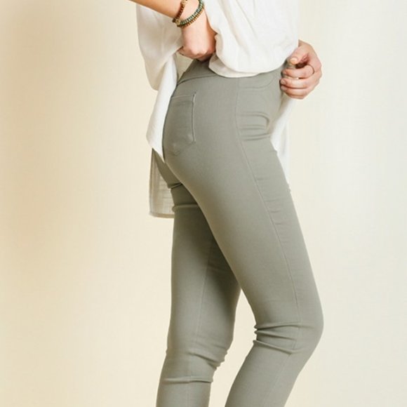 Mint Leggings With Back Pockets - Picture 4 of 6